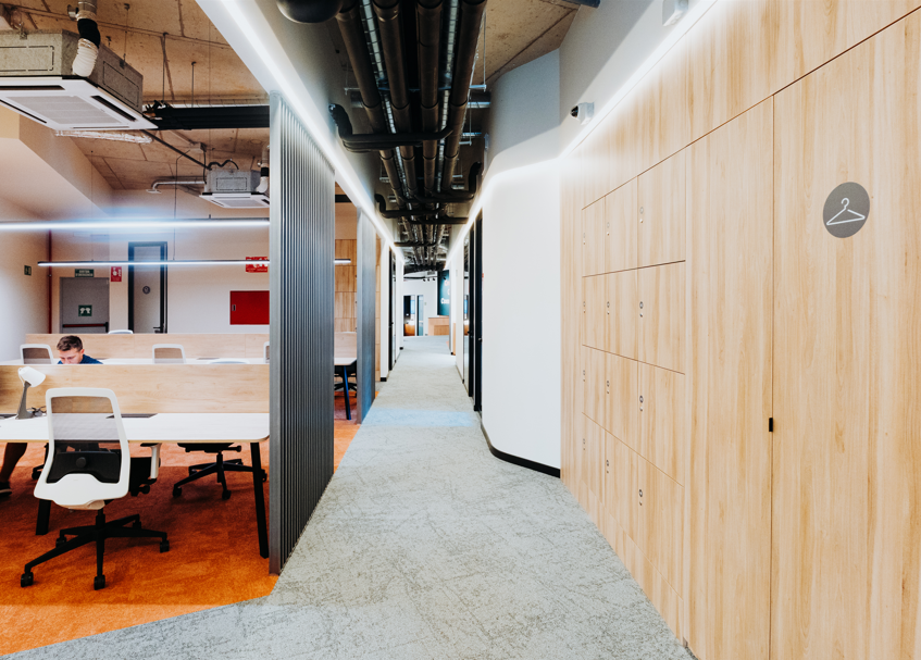 Oficinas de Ingeni: un coworking corporativo diseñado por Alotark que fomenta colaboración y bienestar